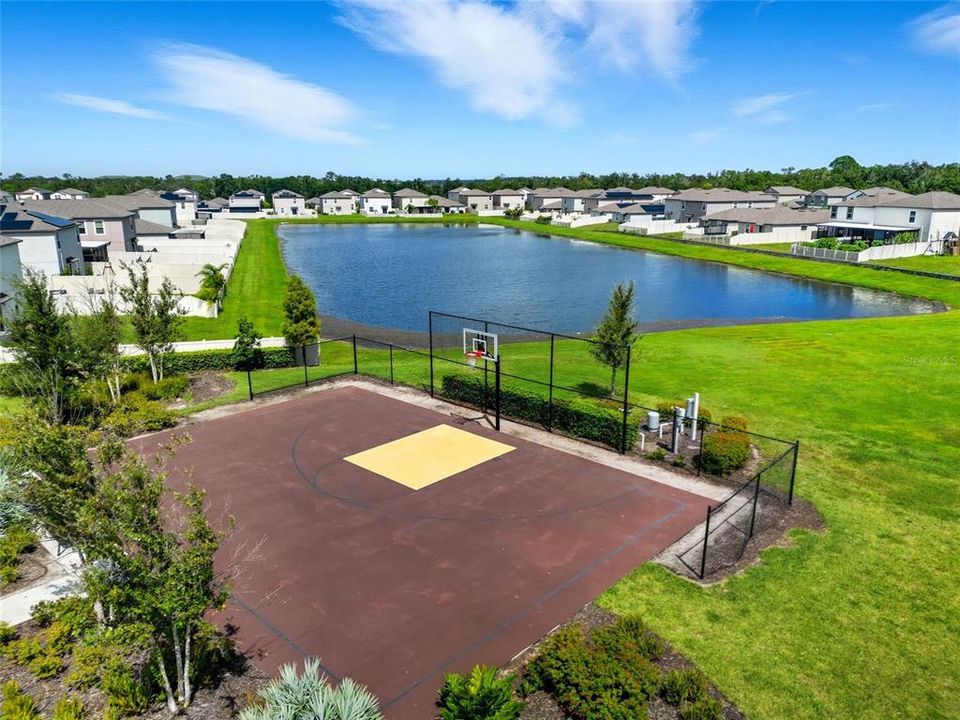 For Rent: $2,350 (4 beds, 2 baths, 2270 Square Feet)