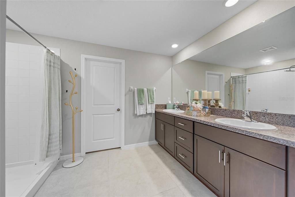 For Rent: $2,350 (4 beds, 2 baths, 2270 Square Feet)