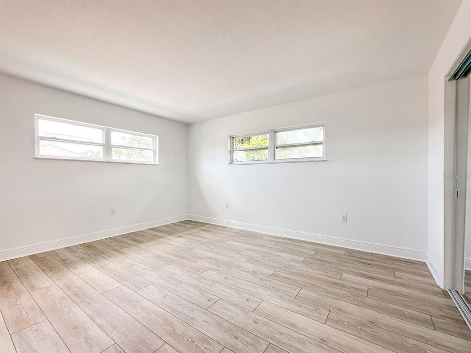 待售: $875,000 (4 贝兹, 0 浴室, 2204 平方英尺)