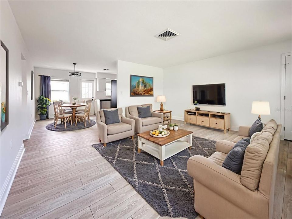 待售: $875,000 (4 贝兹, 0 浴室, 2204 平方英尺)