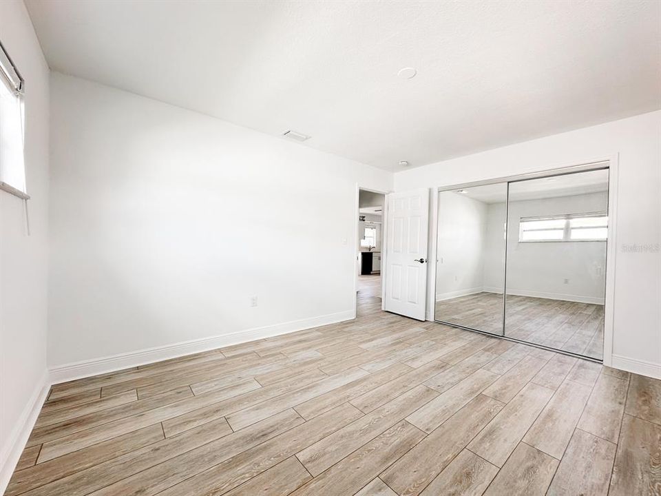 待售: $875,000 (4 贝兹, 0 浴室, 2204 平方英尺)