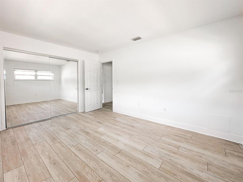 待售: $875,000 (4 贝兹, 0 浴室, 2204 平方英尺)