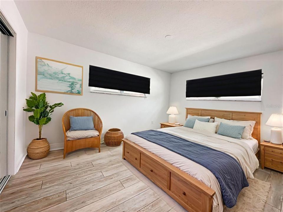 待售: $875,000 (4 贝兹, 0 浴室, 2204 平方英尺)