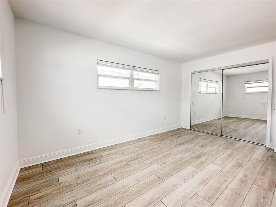 待售: $875,000 (4 贝兹, 0 浴室, 2204 平方英尺)