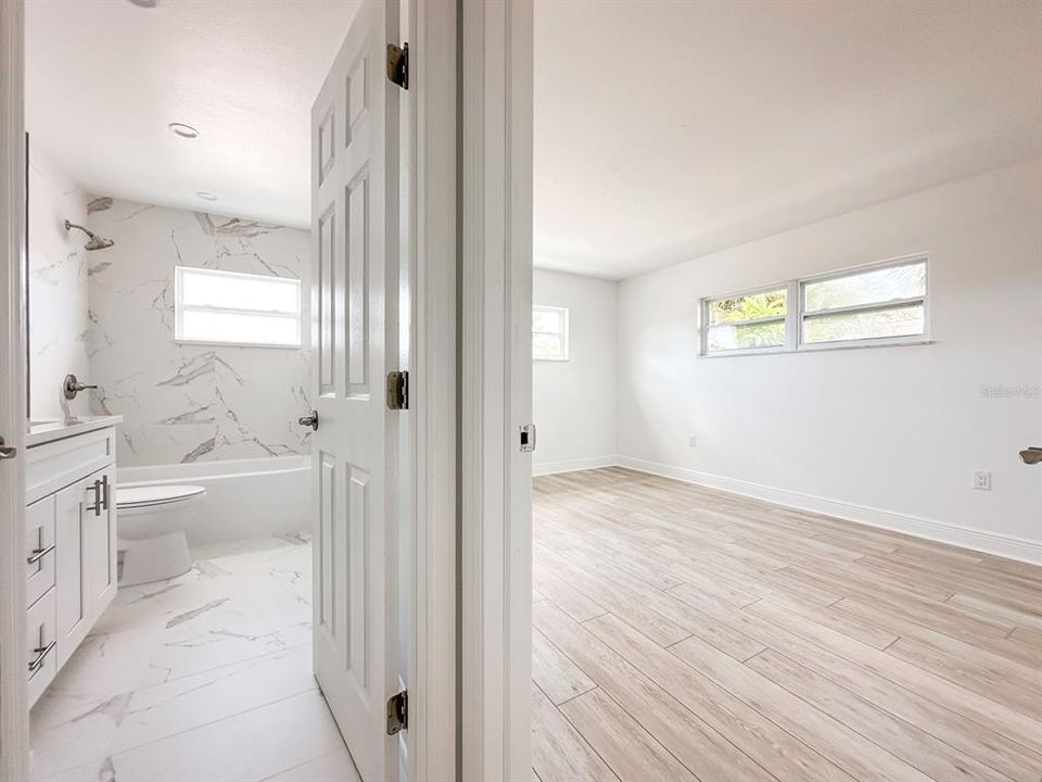 待售: $875,000 (4 贝兹, 0 浴室, 2204 平方英尺)