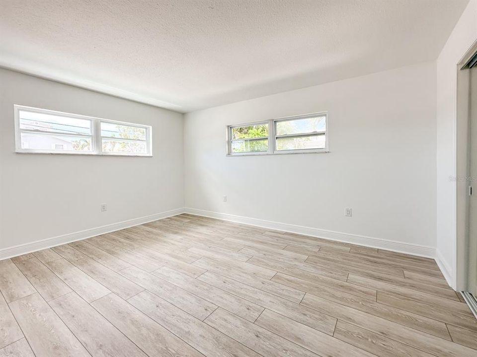 待售: $875,000 (4 贝兹, 0 浴室, 2204 平方英尺)