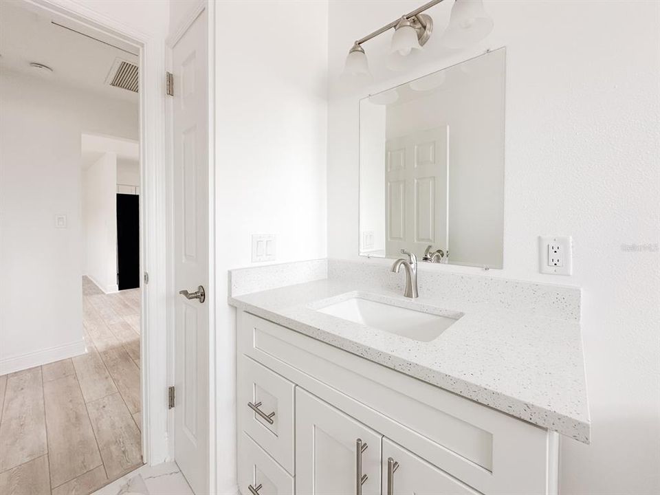 待售: $875,000 (4 贝兹, 0 浴室, 2204 平方英尺)