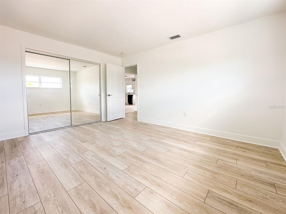 待售: $875,000 (4 贝兹, 0 浴室, 2204 平方英尺)