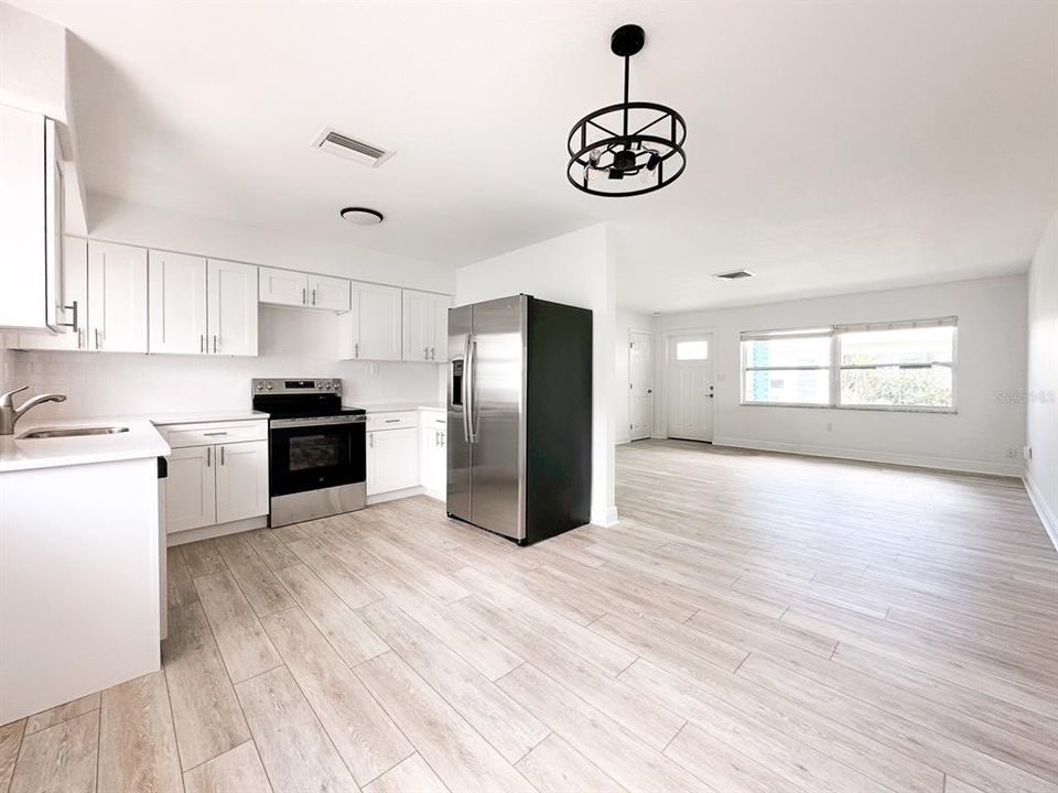 待售: $875,000 (4 贝兹, 0 浴室, 2204 平方英尺)