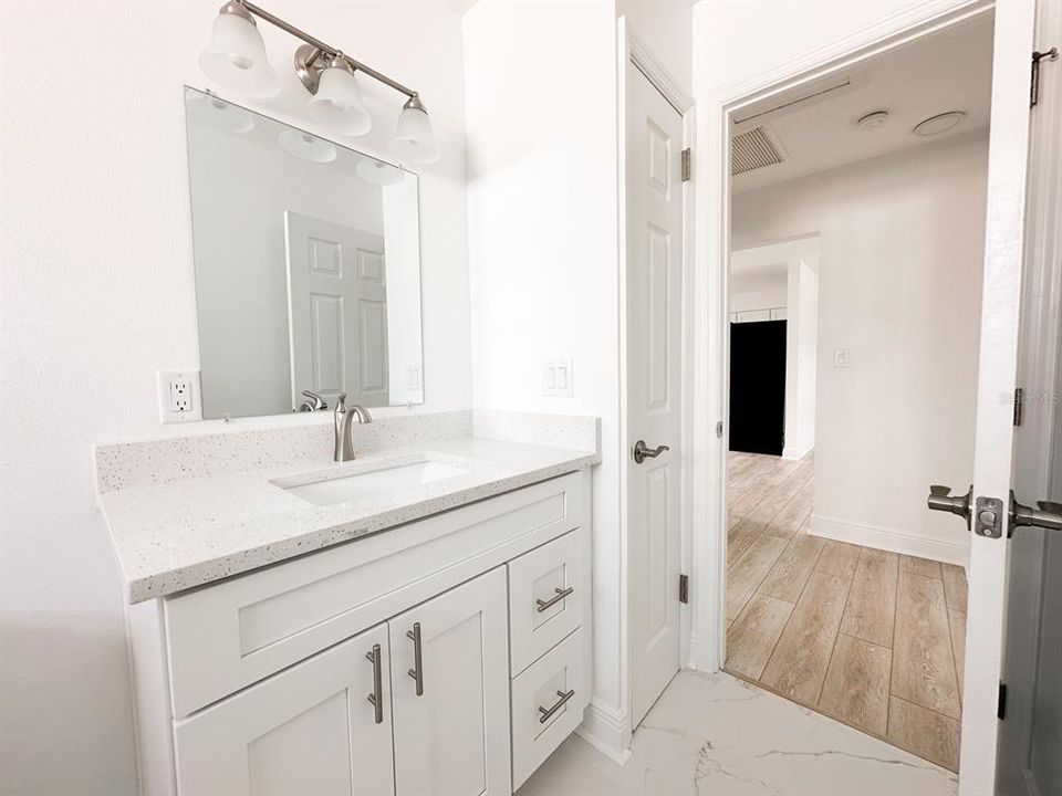 待售: $875,000 (4 贝兹, 0 浴室, 2204 平方英尺)