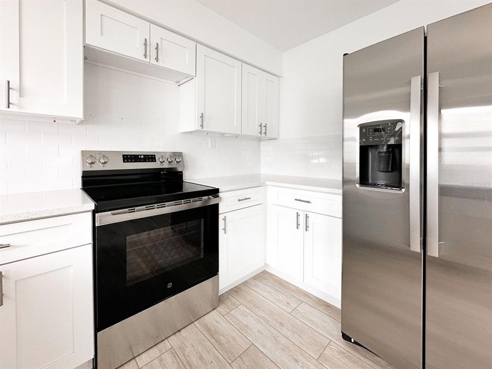 待售: $875,000 (4 贝兹, 0 浴室, 2204 平方英尺)