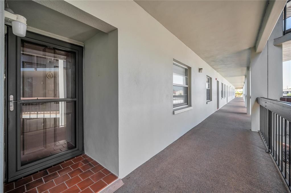 待售: $229,000 (2 贝兹, 2 浴室, 956 平方英尺)