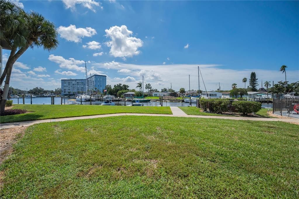 待售: $229,000 (2 贝兹, 2 浴室, 956 平方英尺)