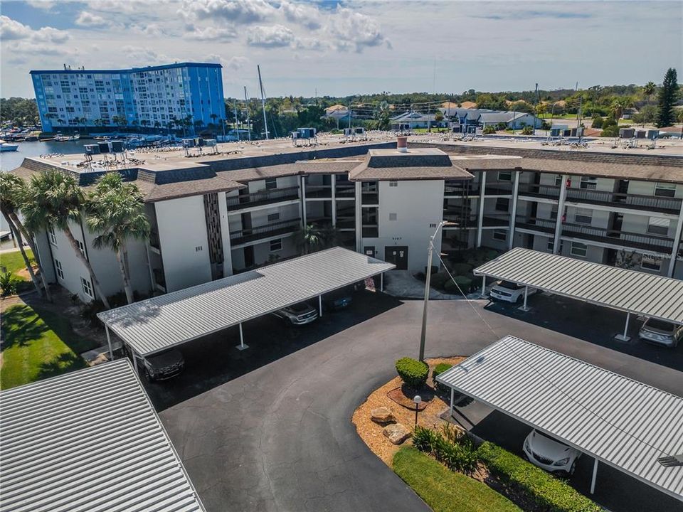 待售: $229,000 (2 贝兹, 2 浴室, 956 平方英尺)