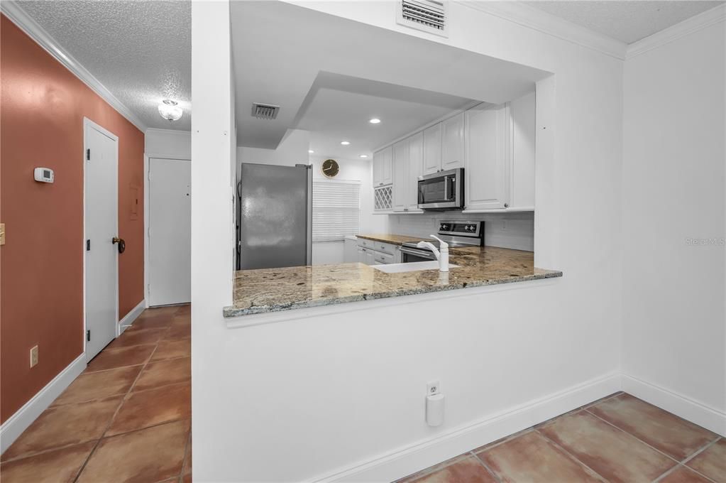 待售: $229,000 (2 贝兹, 2 浴室, 956 平方英尺)