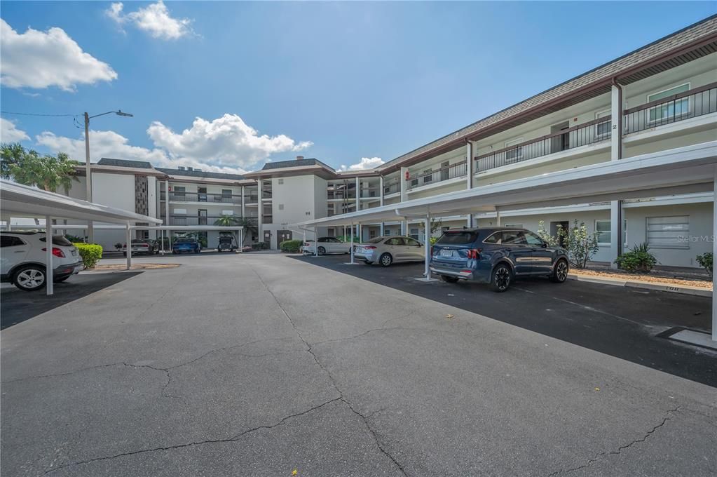 待售: $229,000 (2 贝兹, 2 浴室, 956 平方英尺)