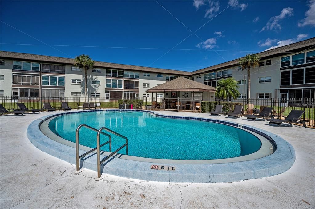 待售: $229,000 (2 贝兹, 2 浴室, 956 平方英尺)