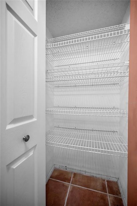 待售: $229,000 (2 贝兹, 2 浴室, 956 平方英尺)