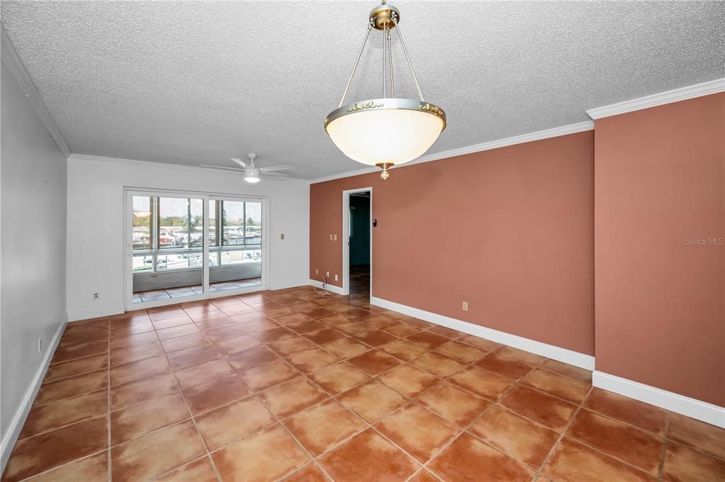 待售: $229,000 (2 贝兹, 2 浴室, 956 平方英尺)