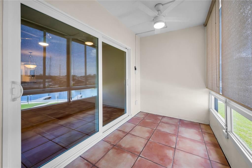 待售: $229,000 (2 贝兹, 2 浴室, 956 平方英尺)