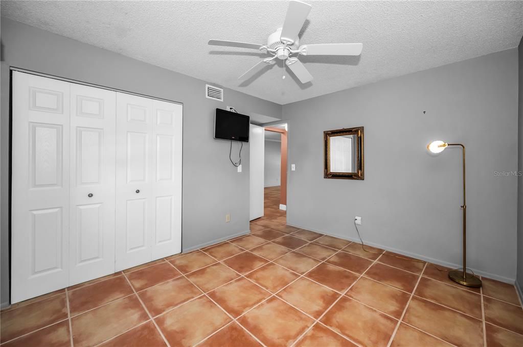 待售: $229,000 (2 贝兹, 2 浴室, 956 平方英尺)