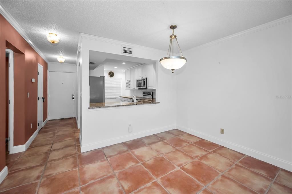 待售: $229,000 (2 贝兹, 2 浴室, 956 平方英尺)