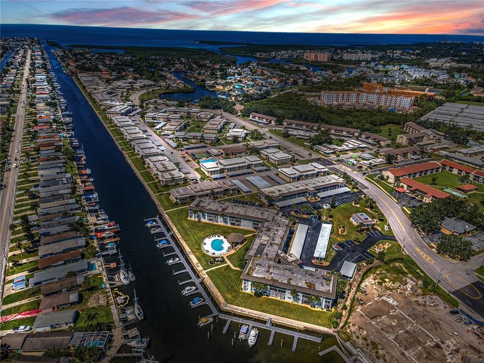 待售: $229,000 (2 贝兹, 2 浴室, 956 平方英尺)