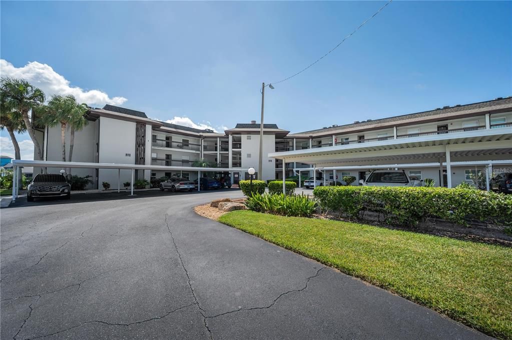 待售: $229,000 (2 贝兹, 2 浴室, 956 平方英尺)