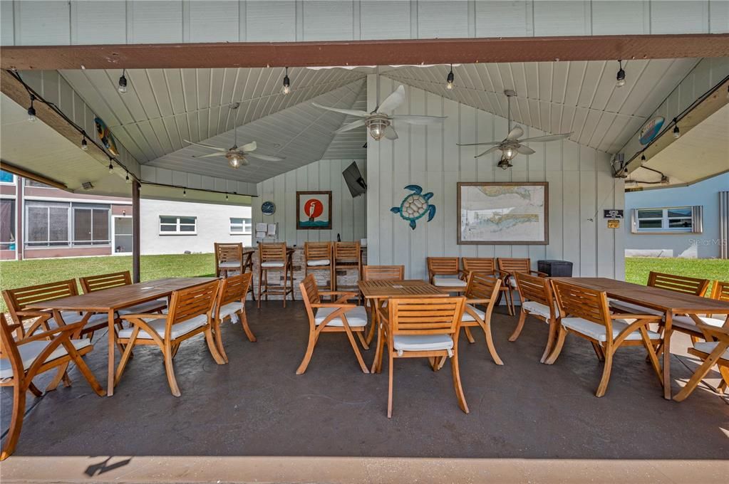 待售: $229,000 (2 贝兹, 2 浴室, 956 平方英尺)