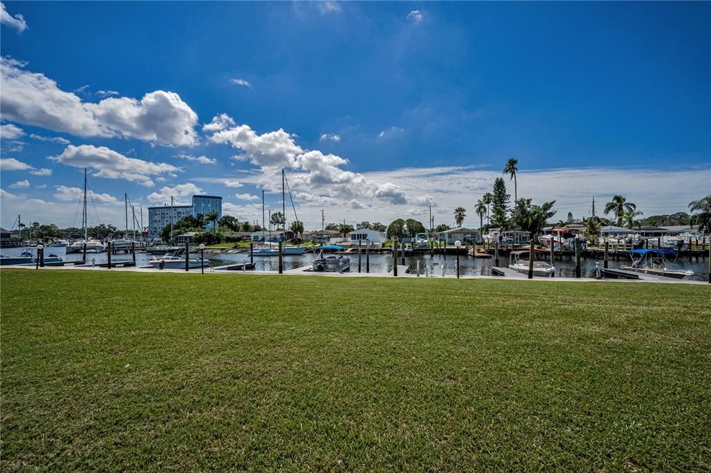 待售: $229,000 (2 贝兹, 2 浴室, 956 平方英尺)