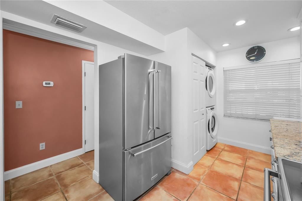 待售: $229,000 (2 贝兹, 2 浴室, 956 平方英尺)