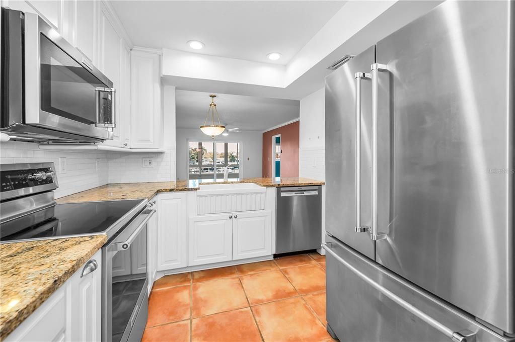 待售: $229,000 (2 贝兹, 2 浴室, 956 平方英尺)