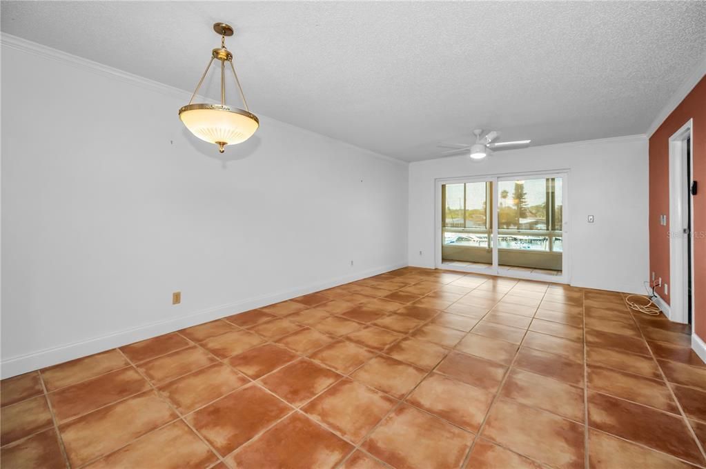 待售: $229,000 (2 贝兹, 2 浴室, 956 平方英尺)