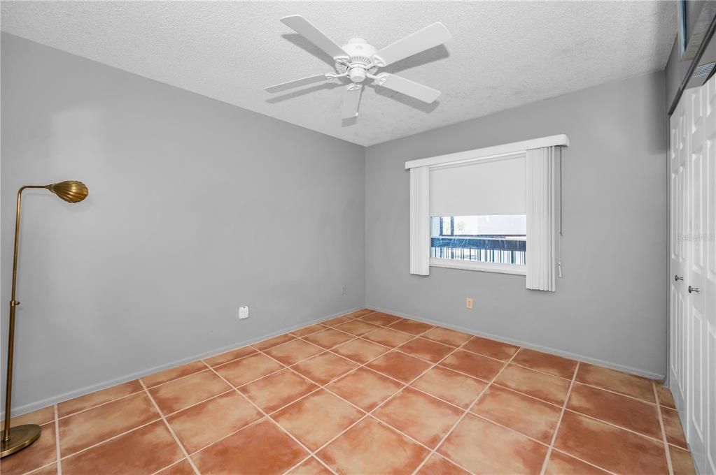 待售: $229,000 (2 贝兹, 2 浴室, 956 平方英尺)