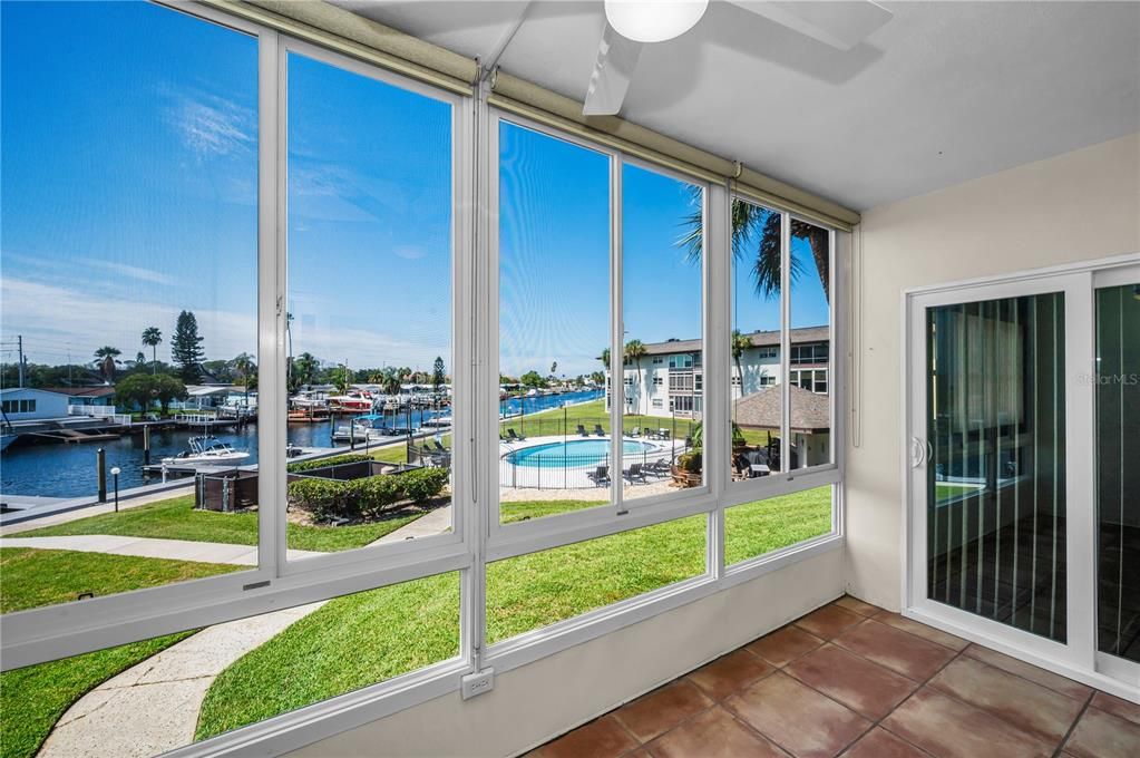 待售: $229,000 (2 贝兹, 2 浴室, 956 平方英尺)