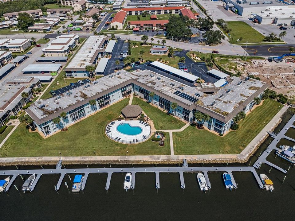 待售: $229,000 (2 贝兹, 2 浴室, 956 平方英尺)