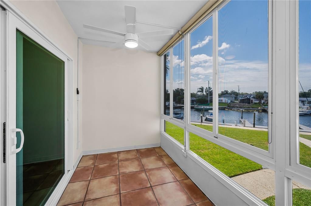 待售: $229,000 (2 贝兹, 2 浴室, 956 平方英尺)