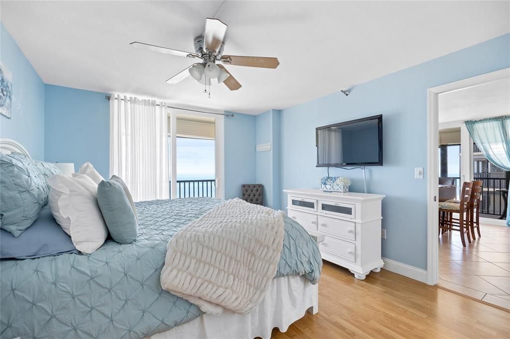 待售: $790,000 (2 贝兹, 2 浴室, 1190 平方英尺)