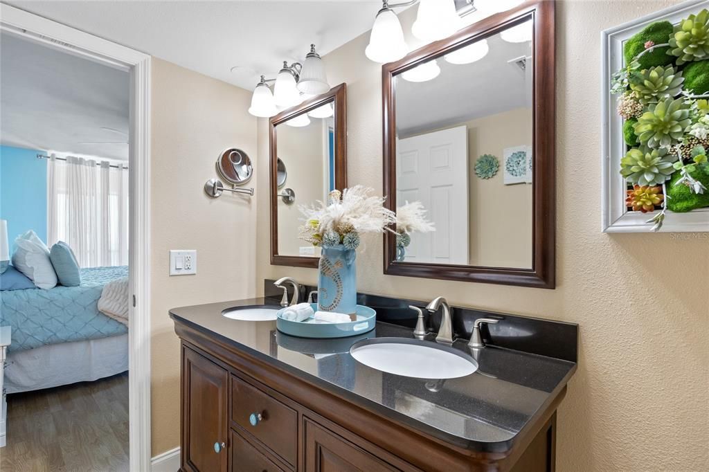 待售: $790,000 (2 贝兹, 2 浴室, 1190 平方英尺)