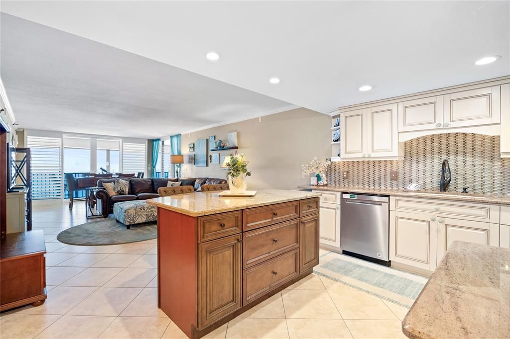 待售: $790,000 (2 贝兹, 2 浴室, 1190 平方英尺)