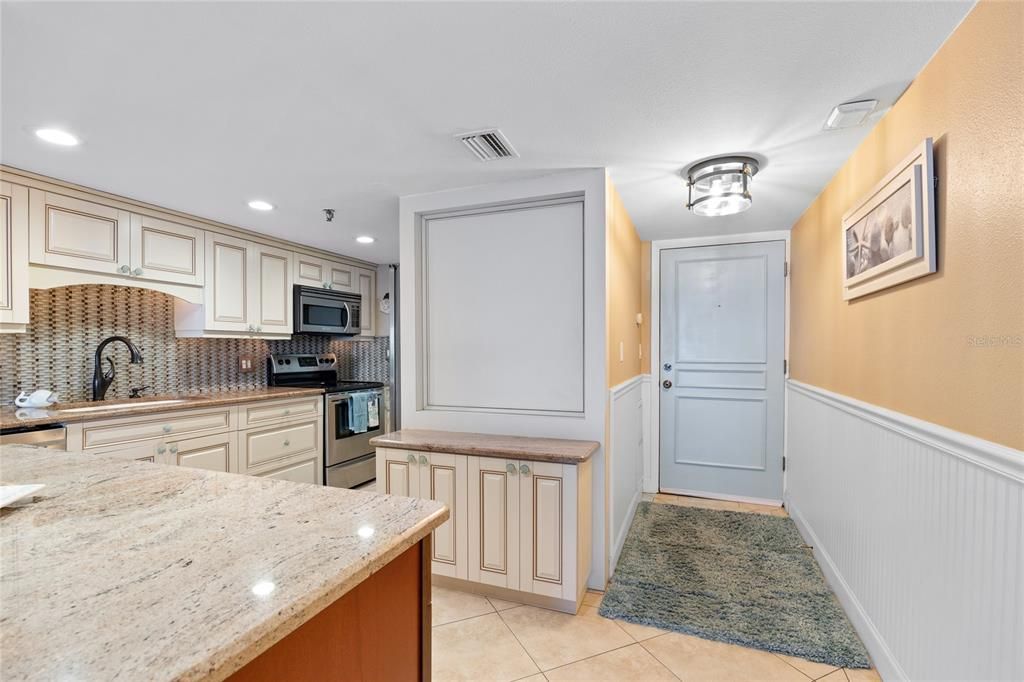 待售: $790,000 (2 贝兹, 2 浴室, 1190 平方英尺)