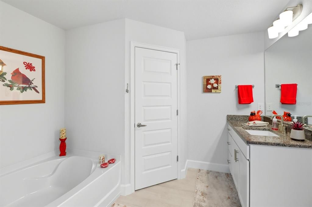 En Venta: $475,000 (4 camas, 3 baños, 2508 Pies cuadrados)