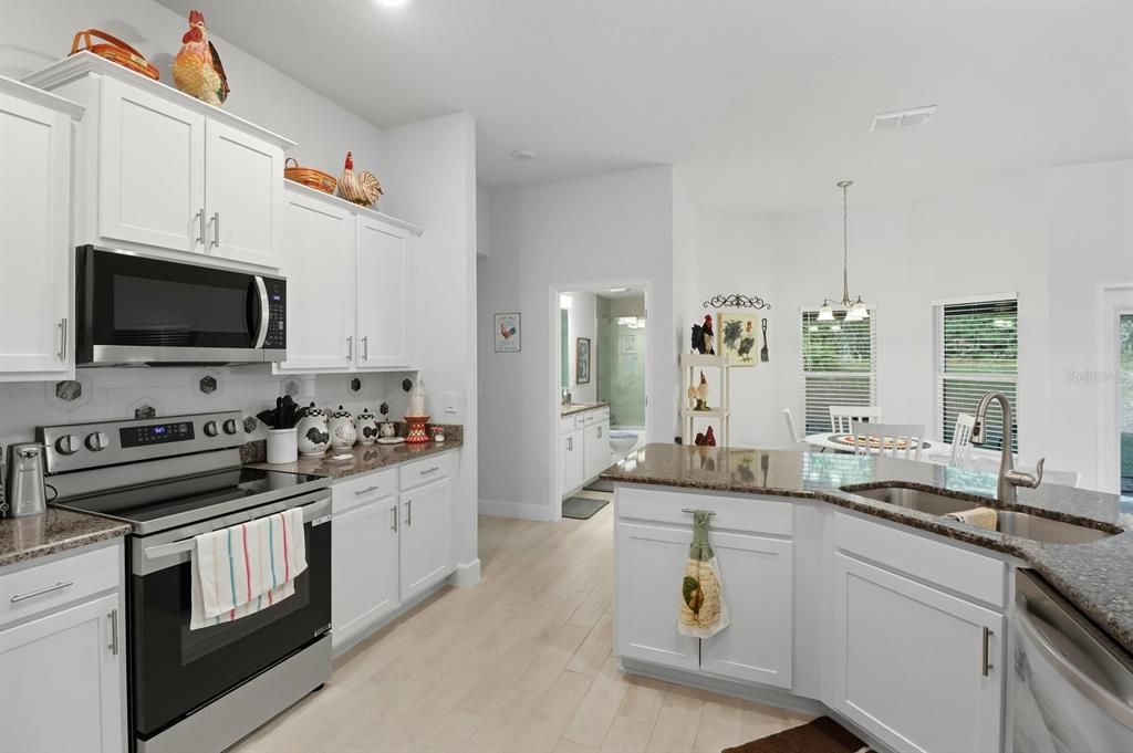 En Venta: $475,000 (4 camas, 3 baños, 2508 Pies cuadrados)