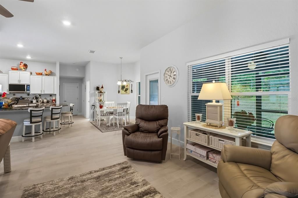 En Venta: $475,000 (4 camas, 3 baños, 2508 Pies cuadrados)