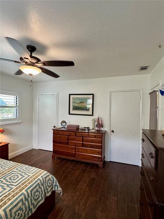 合同活跃: $799,900 (3 贝兹, 2 浴室, 1742 平方英尺)