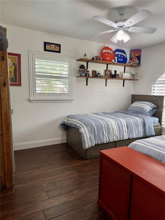 合同活跃: $799,900 (3 贝兹, 2 浴室, 1742 平方英尺)