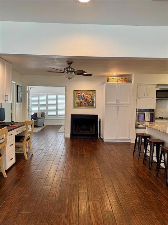 合同活跃: $799,900 (3 贝兹, 2 浴室, 1742 平方英尺)