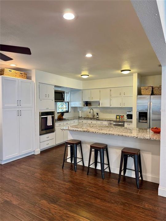 合同活跃: $799,900 (3 贝兹, 2 浴室, 1742 平方英尺)