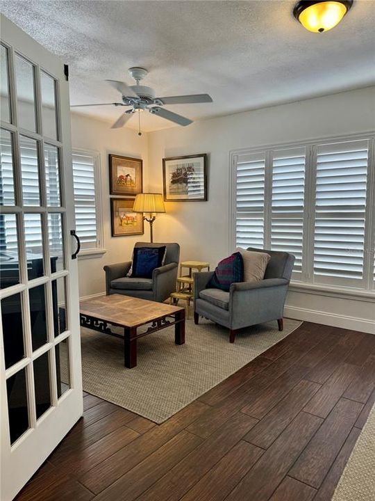 合同活跃: $799,900 (3 贝兹, 2 浴室, 1742 平方英尺)