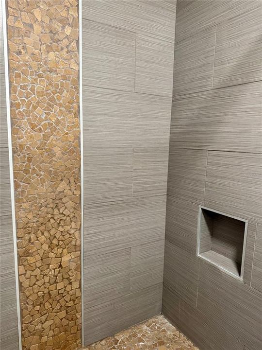 合同活跃: $799,900 (3 贝兹, 2 浴室, 1742 平方英尺)